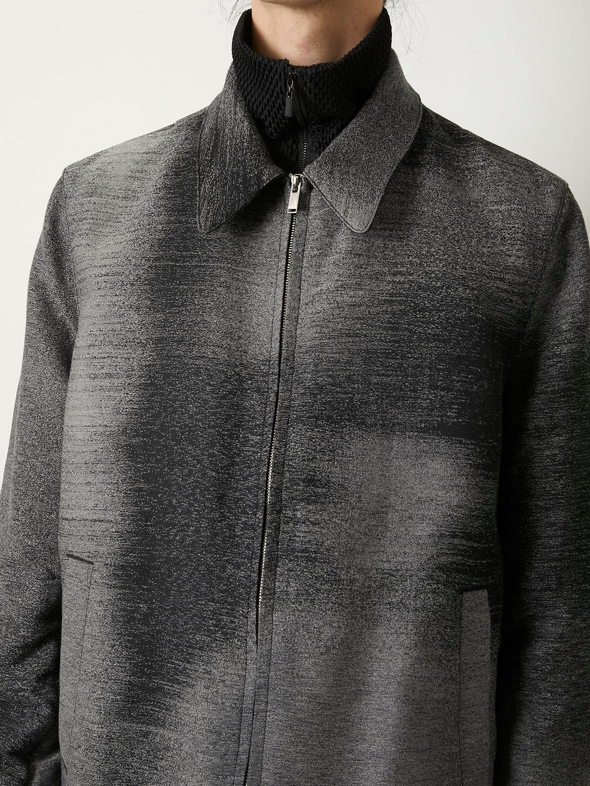 NOISE JACQUARD BLOUSON – TAAKK