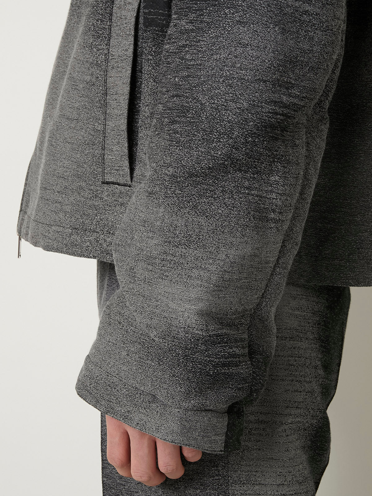 NOISE JACQUARD BLOUSON – TAAKK