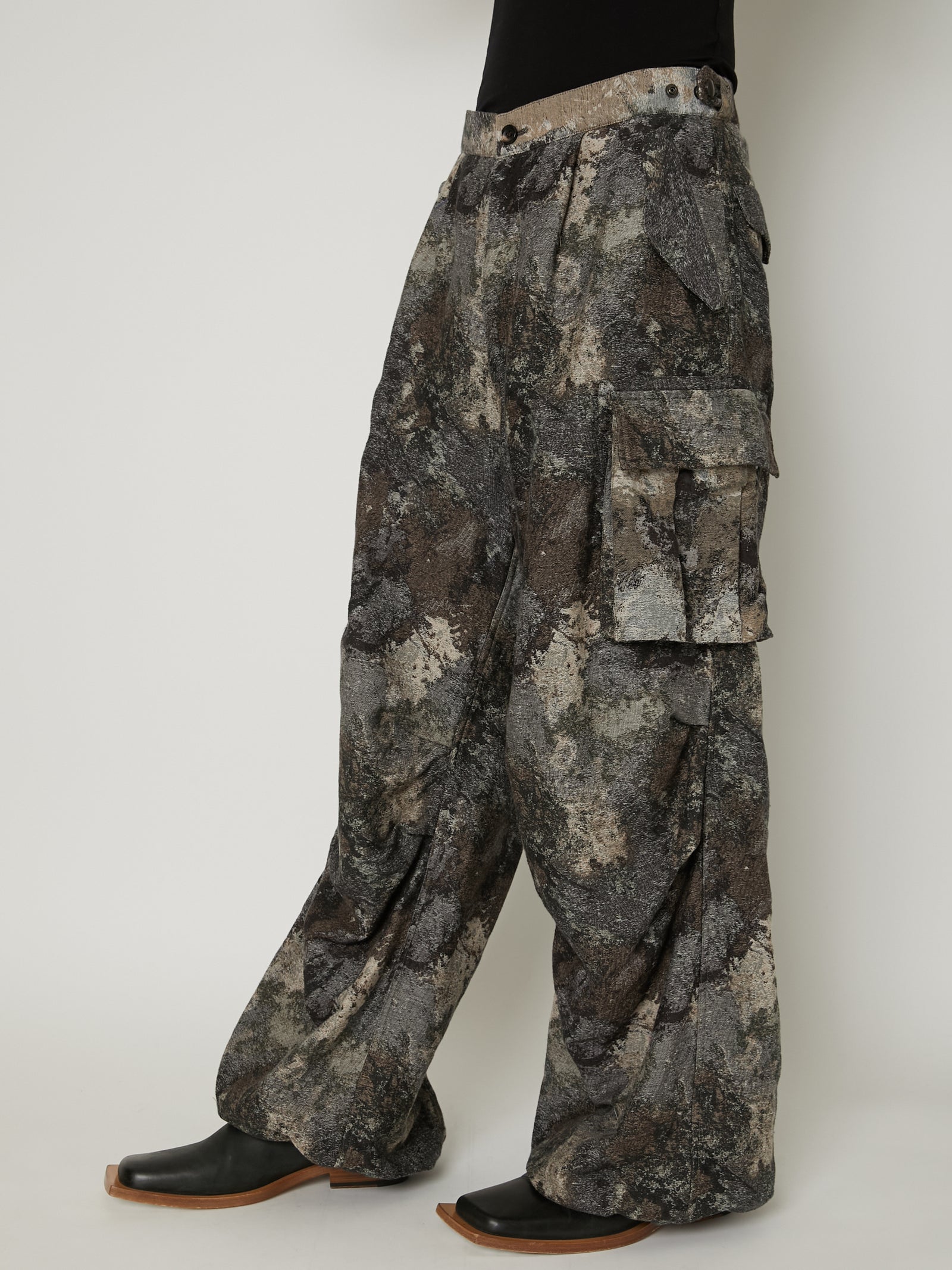 ABSTRACT JACQUARD CARGO PANTS – TAAKK