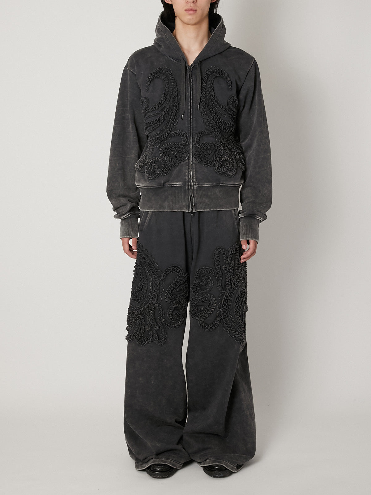 SCULPTURAL EMBROIDERY JERSEY ZIP HOODIE – TAAKK