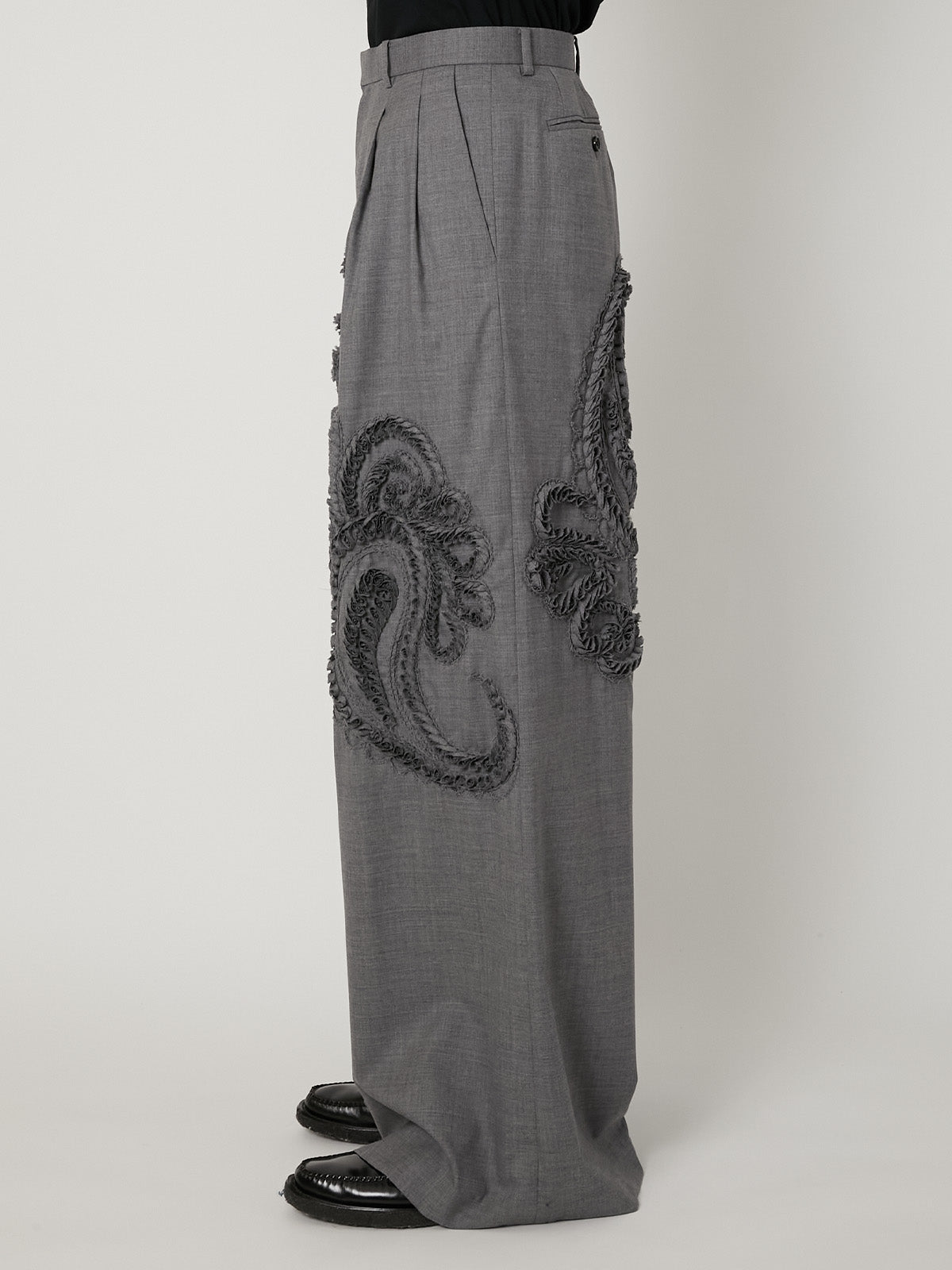 SCULPTURAL EMBROIDERY WOOL WIDE SLACKS – TAAKK