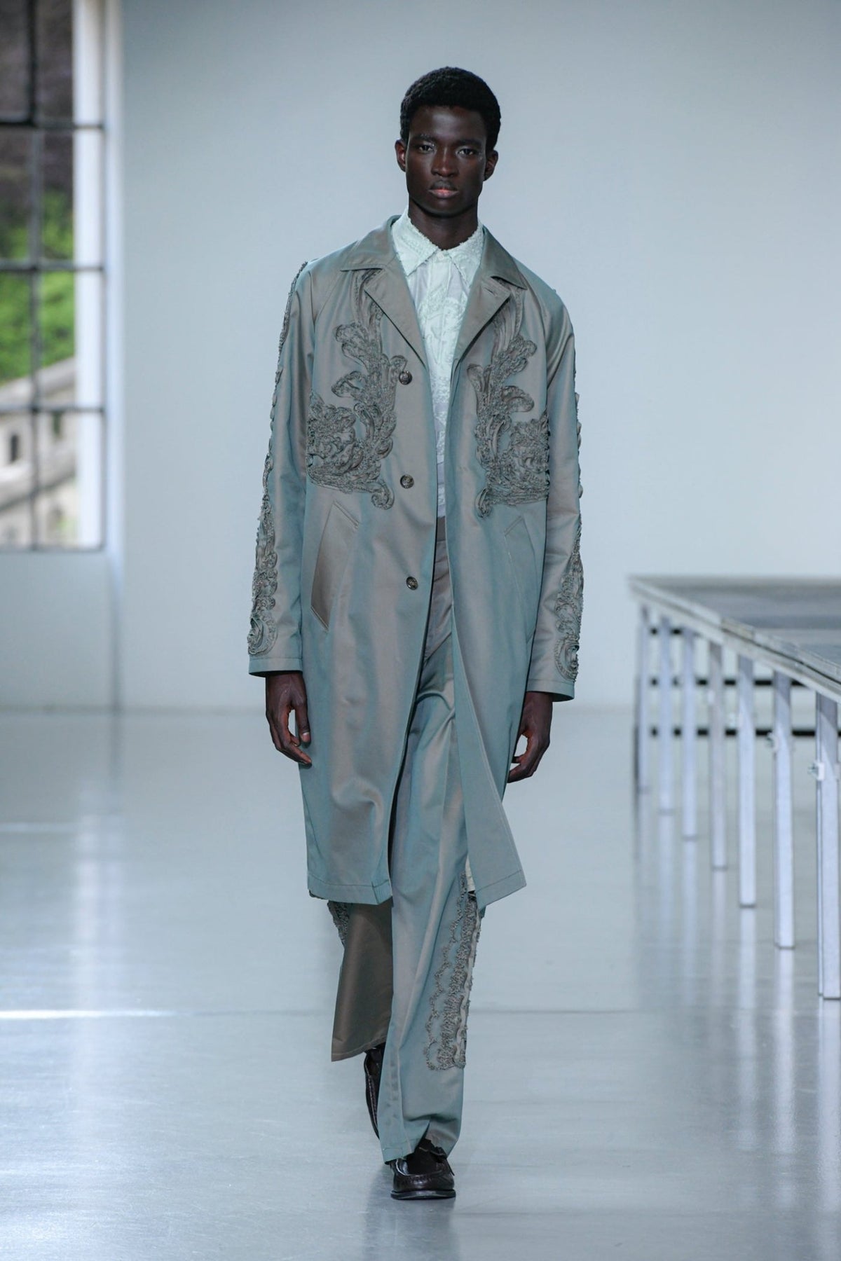 CHAMBRAY SCULPTURE BALMACAAN COAT – TAAKK