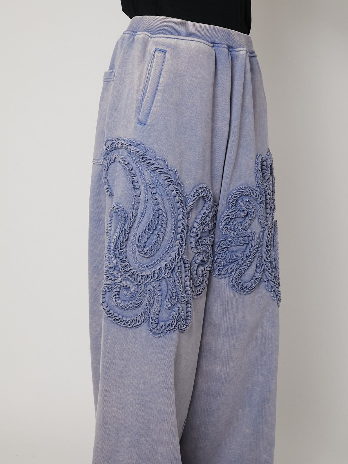 SCULPTURAL EMBROIDERY JERSEY SWEAT WIDE PANTS – TAAKK