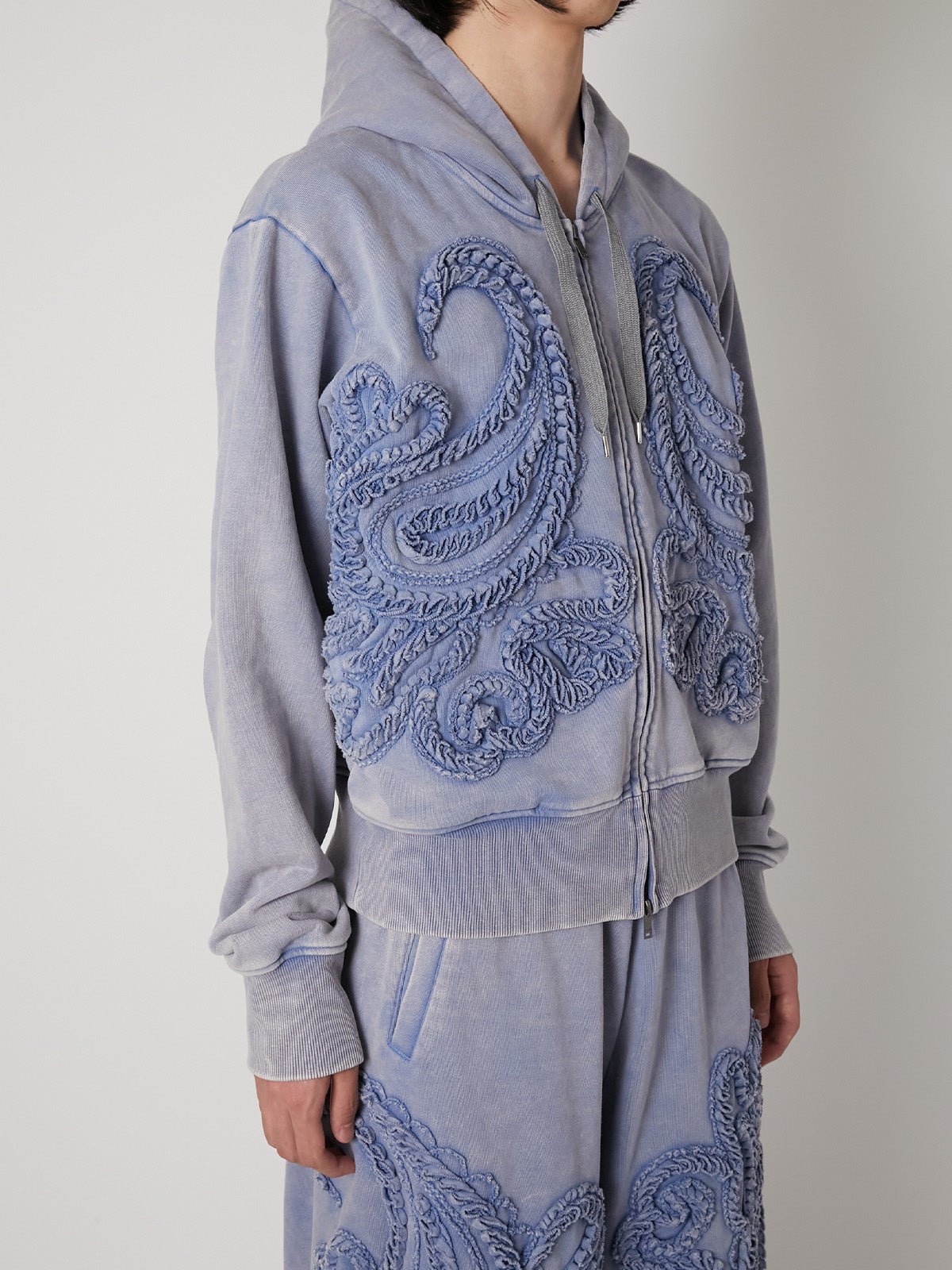 SCULPTURAL EMBROIDERY JERSEY ZIP HOODIE – TAAKK