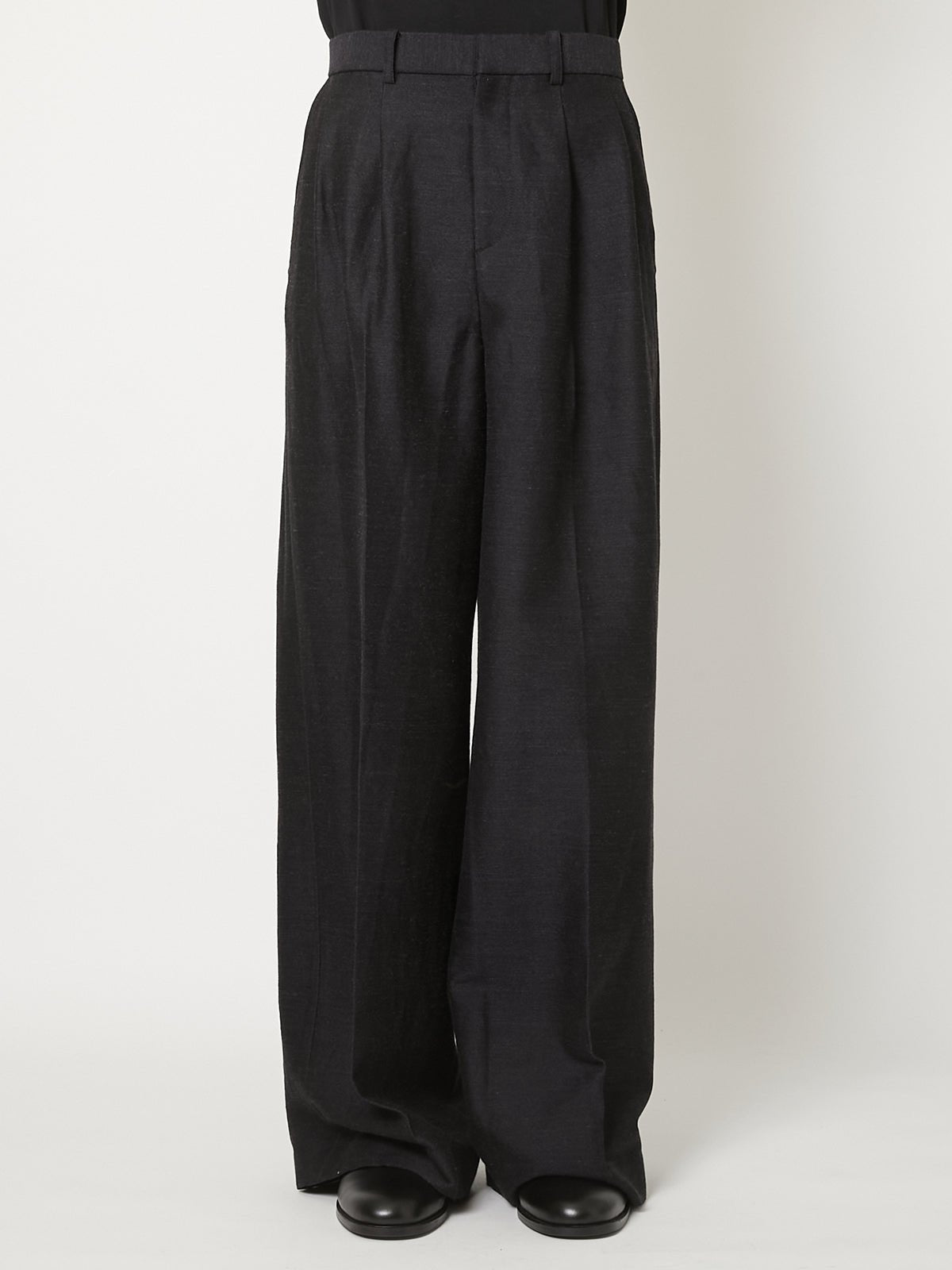TWO-TUCK WIDE TROUSERS – TAAKK
